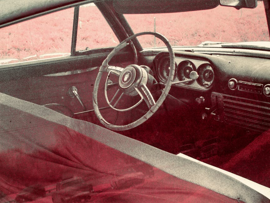 Virtuvinė kriauklė su vandens nutekėjimu, iliustruojanti Kriauklė ir kanalizacijos užsikimšimai: prevencija, ženklai ir saugūs sprendimai.