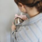 Mikropluošto šluostės vs. medvilnės šluostės: kaip pasirinkti skirtingiems paviršiams?