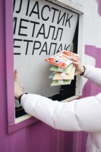Popierius, plastikas, stiklas: kaip teisingai rūšiuoti atliekas ir ką verta žinoti apie ženklinimą (Pexels)