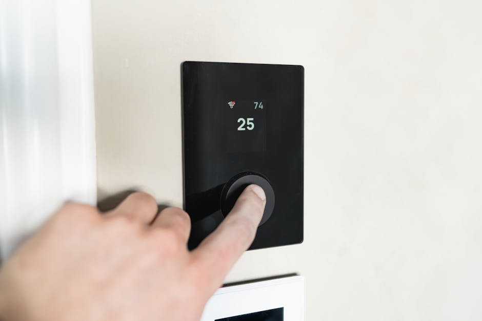 Asmuo nustato išmanų termostatą namuose, koreguoja šildymo grafiką